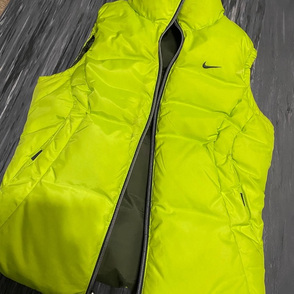 SOLD Nike Winter Puffer Vest - Picture 3 of 8